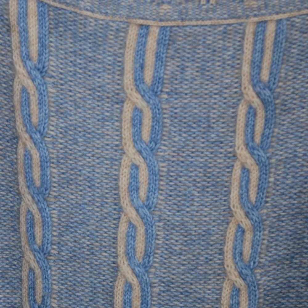 Williams Sonoma Cable-Knit Blanket – Scalloped Edge.